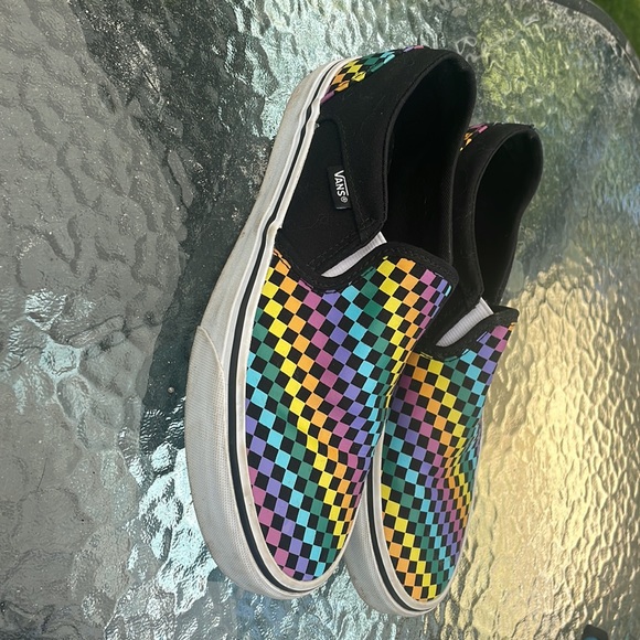 VANS Asher Checkered Rainbow Sneaker
Size 7.5. Excellent like new condition - Picture 2 of 7